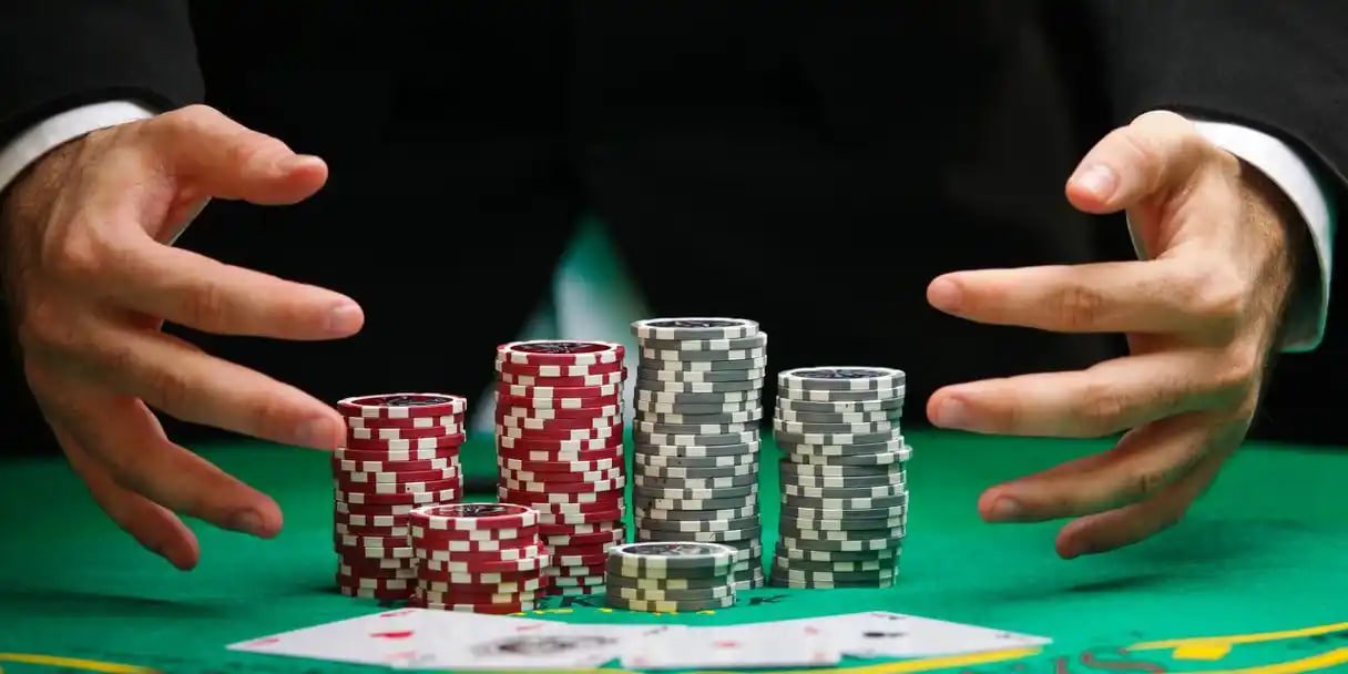 Pengguna menikmati taruhan olahraga sepak bola dan hiburan kasino di platform sb028